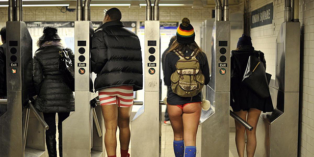 יום ללא מכנסים. הרכבת התחתית בניו-יורק, צילום: queerty.com