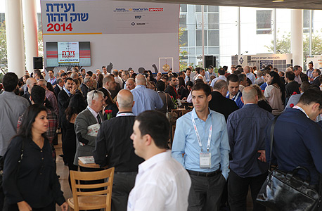 באי הוועידה ממתינים בסבלנות לפתיחה, צילום: עמית שעל