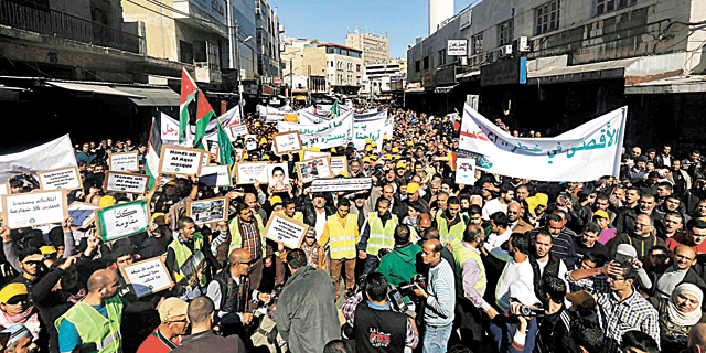 הפגנה בעמאן, צילום: רויטרס