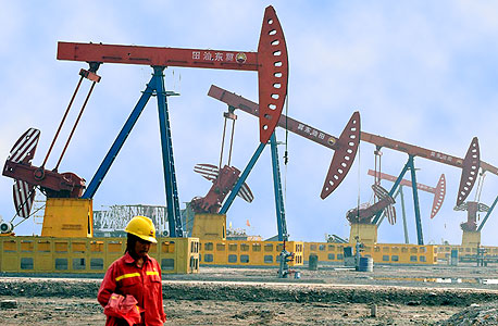 שדה נפט. הביקוש העולמי ב-2011 יטפס ב-1.3 מיליון חביות ביום, צילום: אי פי אי
