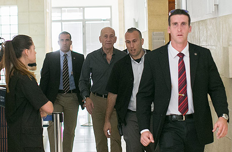 אהוד אולמרט היום בבית המשפט המחוזי בירושלים , צילום: אוהד צויגנברג