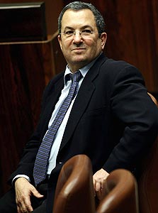 שר הביטחון, אהוד ברק. ההצבעה נדחתה עד שהצדדים יצליחו לגשר על הפערים