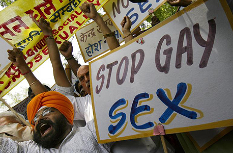 הפגנה הודית נגד תכני פורנו הומוסקסואלי