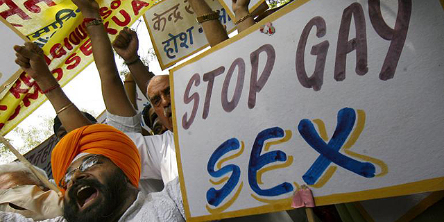 הפגנה הודית נגד תכני פורנו הומוסקסואלי