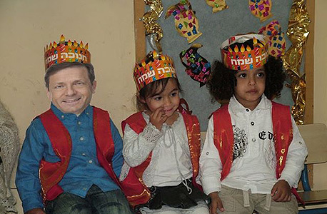 בוז'י והחברה, מתוך העמוד "בוז'י עושה דברים חמודים" בוז'י והחברה, מתוך העמוד "בוז'י עושה דברים חמודים"