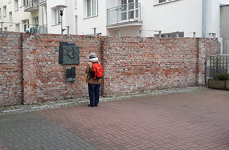 שריד של חומת גטו ורשה 