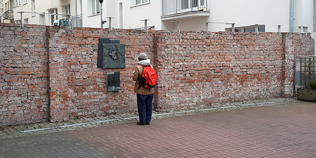 שריד של חומת גטו ורשה , צילום: דוד הכהן