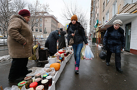  מוכרים חמוצים ברחובות מוסקבה, צילום: אי פי איי
