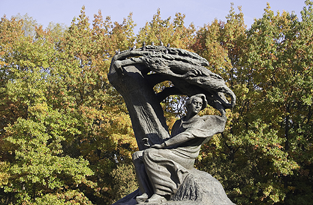 פסלו של שופן בפארק וז
