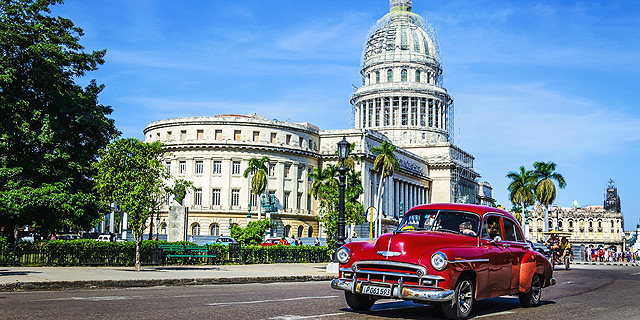 אנטנות חבויות והתקני דיסק און קי מוברחים: האינטרנט הסודי בקובה נחשף