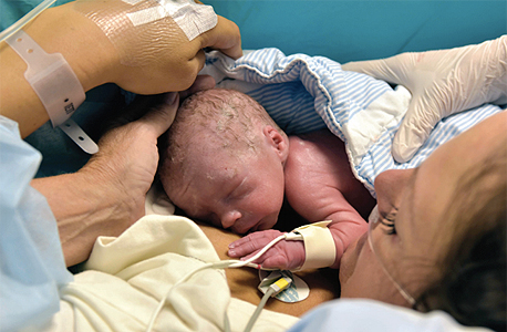 הלידה המוצלחת הראשונה לאם עם רחם מושתל, צילום: io9.com