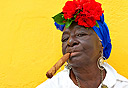 קובנית מעשנת סיגר, צילום: שאטרסטוק