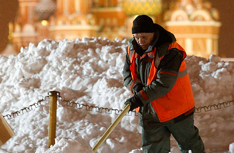 שלג בכיכר האדומה במוסקבה