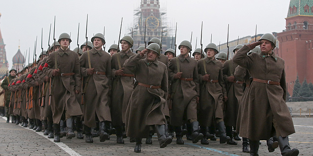 חזרות במוסקבה למצעד צבאי לזכר מלחמת העולם השנייה. אברסטדט: "מחזור הגיוס של 2017 יתכווץ ב־40%", צילום: אי פי איי