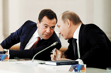 מימין: נשיא רוסיה פוטין וראש הממשלה הרוסי מדבדב