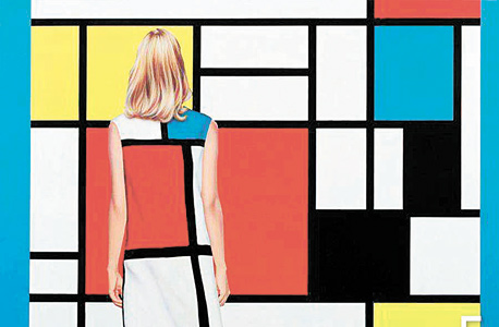 פריטים מתוך התערוכה, מימין: שמלת מונדריאן של איב סאן לורן 