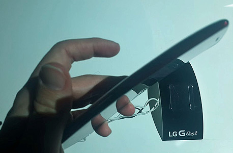 סמארטפון LG G FLEX 2 2, צילום: דור צח