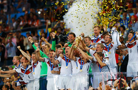 נבחרת גרמניה עם גביע העולם, צילום: רויטרס