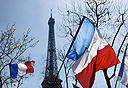 מגדל אייפל על רקע דגל צרפת, צילום: french.lovetoknow.com