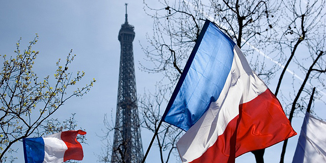אכזבה לתיירים בפריז: מגדל אייפל סגור בגלל מחאה של העובדים