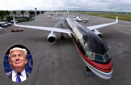 דונלד טראמפ על רקע מטוסו הפרטי