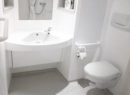 השירותים עוצבו מחדש והם בהחלט נוחים יותר מהשירותים המקוריים השירותים עוצבו מחדש והם בהחלט נוחים יותר מהשירותים המקוריים