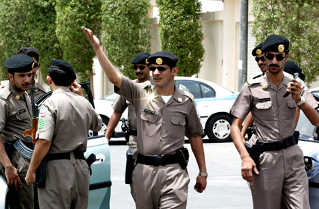 שוטרים בערב הסעודית. ככל הנראה לא ממעריצי הארי פוטר