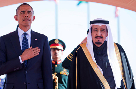 מלך ערב הסעודית סלמן בין עבדול עזיז עם ברק אובמה, צילום: אי פי איי