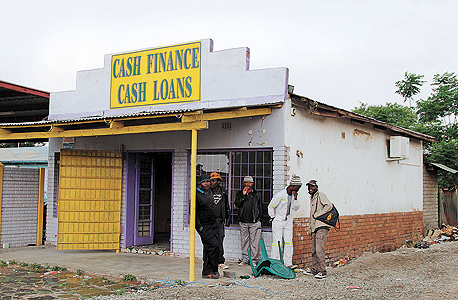 "בנק" בדרום אפריקה, צילום: בלומברג