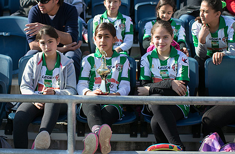 ילדות מקבוצת דו הקיום של הפועל קטמון ירושלים. מקדמים דו קיום בשורשי הדשא של הכדורגל בבירה