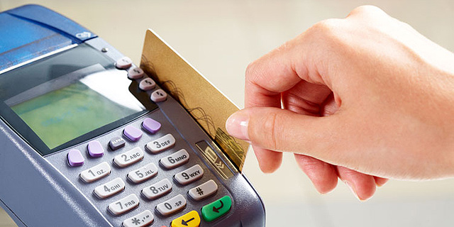 גמא: הקניות בכרטיסי אשראי בחול המועד פסח ירדו לשפל של 12 שנה