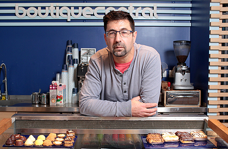 עופר גל. "כפות תמרים הקדימה את זמנה ביג טיים" עופר גל. "כפות תמרים הקדימה את זמנה ביג טיים"