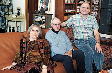 העותרים (מימין): פרופ' משה גביש, פרופ' אסא כשר ופרופ' רות בן ישראל. טוענים שכפיית הפרישה היא אפליה מחמת גיל