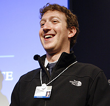 חוגג, ומצניע את עובדת ירידת הערך. מארק צוקרברג, מנכ"ל ומייסד (?) פייסבוק