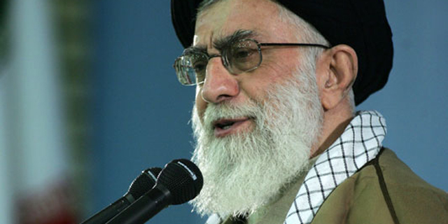 איראן - מקורב לחמינאי טוען: &quot;קופת הממשלה ריקה, משבר כלכלי חמור בפתח&quot;