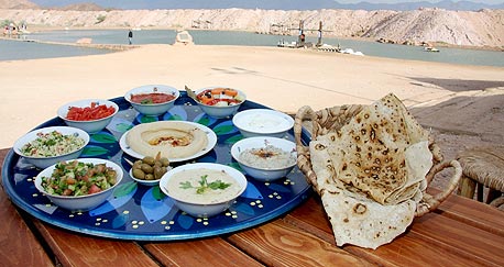 ארוחת ניגובים בחאן המלך שלמה, צילום: רון אנגל