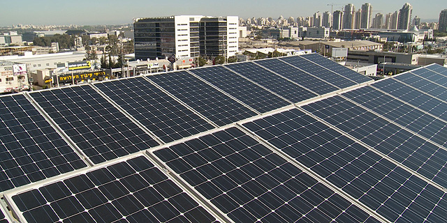 משרדי הממשלה דוחפים בתי ספר להתקין מערכות סולאריות על הגגות