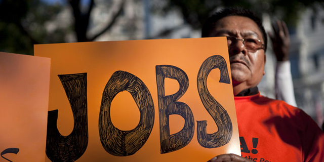 ארה&quot;ב: מספר תביעות האבטלה ירד לשפל של ארבע שנים