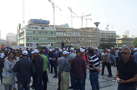 הפגנת עובדי כיל הבוקר מול בניין ההנהלה בתל אביב, צילום: באדיבות דוברות ההסתדרות