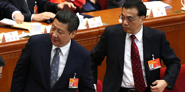 מימין: ראש ממשלת סין לי קצ