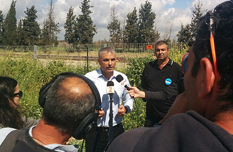 משה כחלון במסיבת העיתונאים בקרית גת