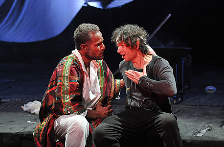 מימין: סשה דמידוב ומיקי לאון ב"אותלו" מימין: סשה דמידוב ומיקי לאון ב"אותלו"