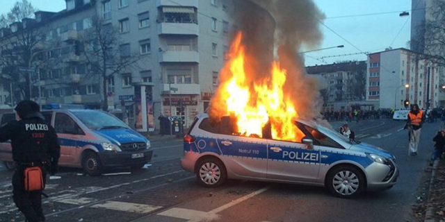 הפגנה נגד הצנע בפרנקפורט הפכה לאלימה: 94 שוטרים נפצעו; 500 איש עוכבו לחקירה