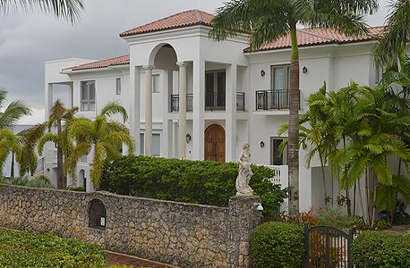 הבית של לברון ג'יימס במיאמי. 2 מיליון דולר פחות מהמחיר באוקטובר