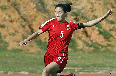 וואו איהאן, שחקנית נבחרת סין בכדורגל. לנשיא סין יש "שלוש משאלות": להעפיל למונדיאל, לארח מונדיאל, ובסופו של דבר גם להניף את הגביע הנחשק