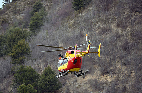 מסוק מחפש אחר שרידי מטוס ג'רמן ווינגס שהתרסק בצרפת מסוק מחפש אחר שרידי מטוס ג'רמן ווינגס שהתרסק בצרפת