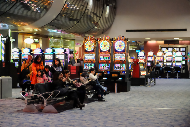 "מיני קזינו" עם מכונות הימורים, שדה התעופה של לאס ווגאס 