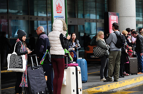 תיירים תקועים בשדה התעופה באיסטנבול בגלל הפסקת החשמל שהשביתה את המטרו