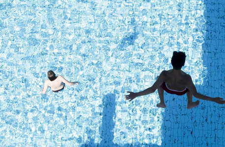 בריכת שחייה בקנזס. לא לנזקקים, צילום: רויטרס