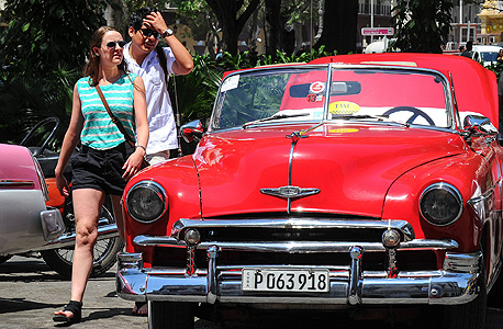תיירים אמריקאים בהוואנה בירת קובה